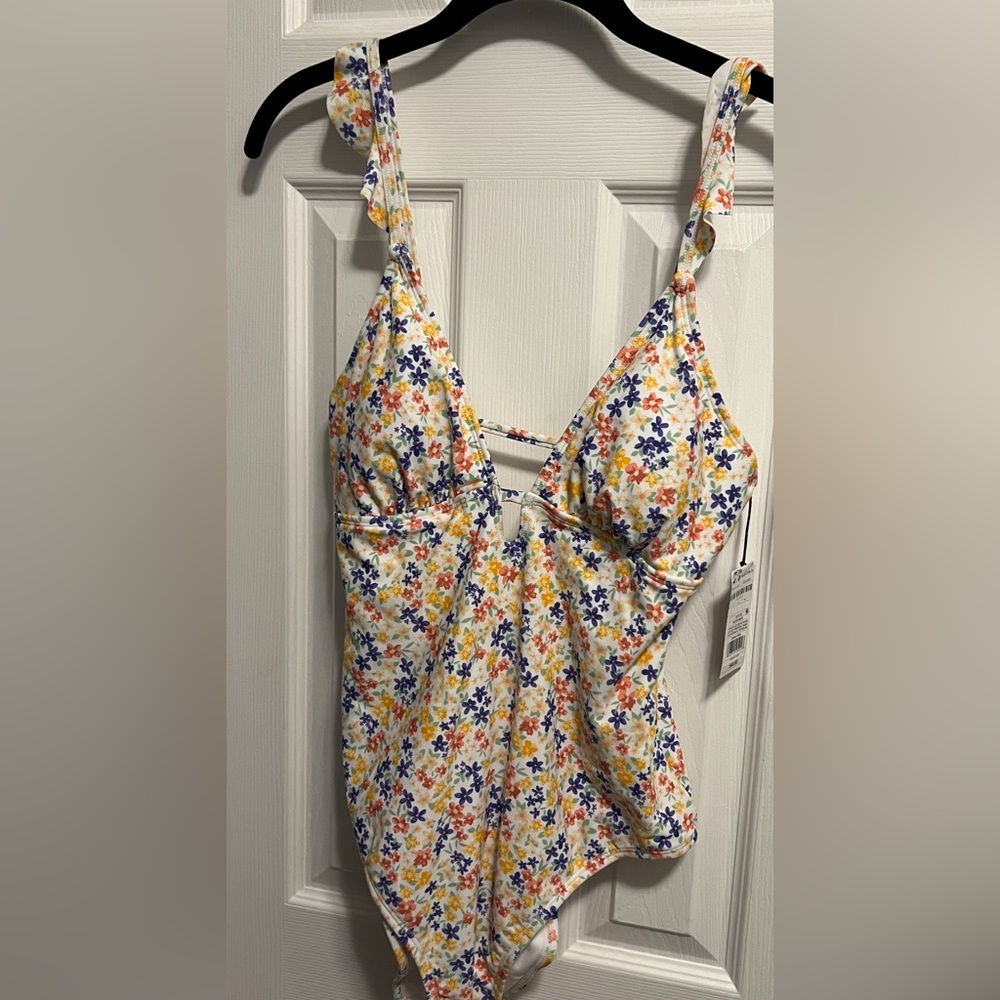 New women’s size Medium 8/10 one piece bathing suit by shade and shore